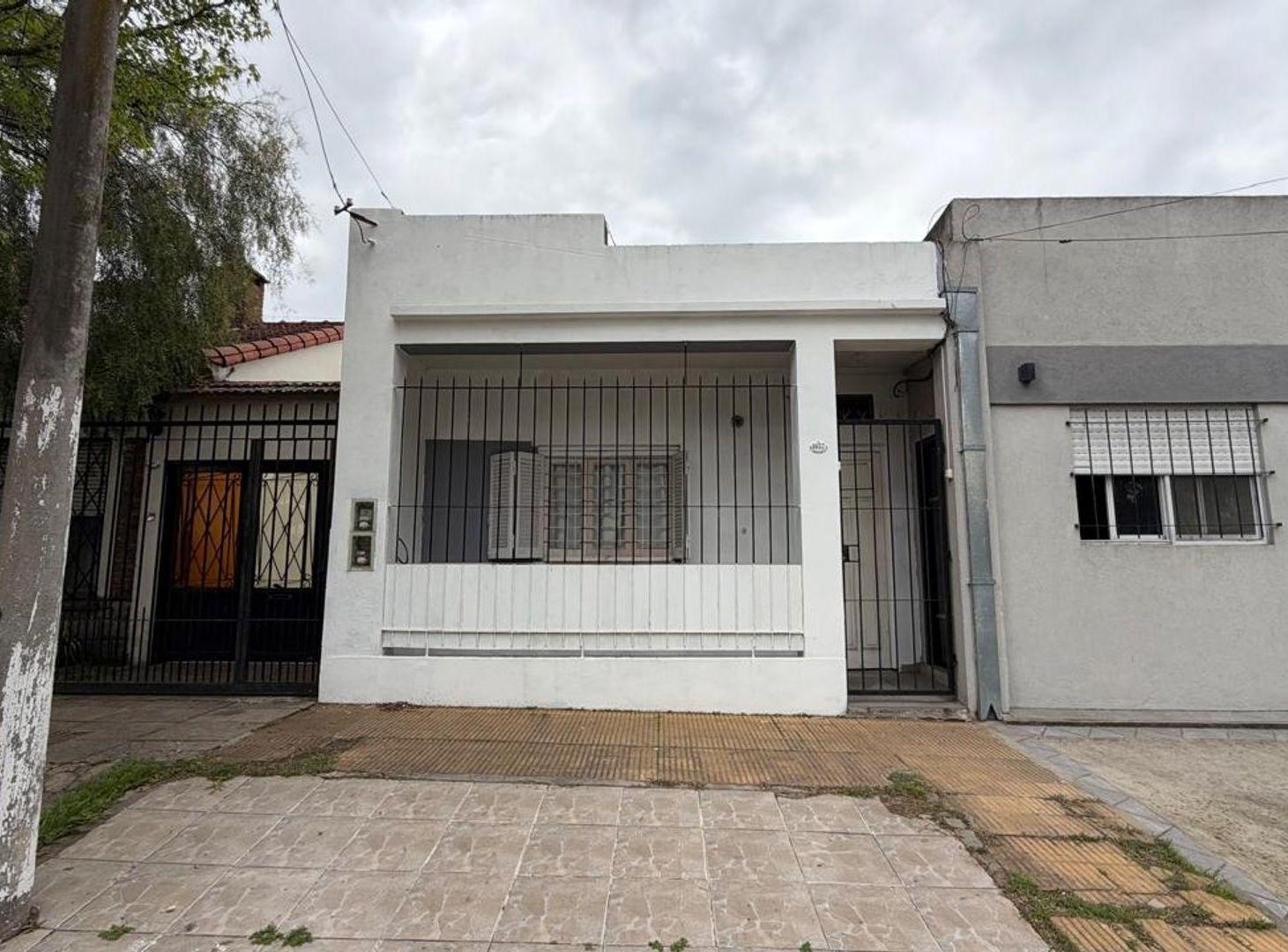 Foto de VENTA PH 2 AMB CON PATIO - CASTELAR - SIN EXPENSAS, imagen 1