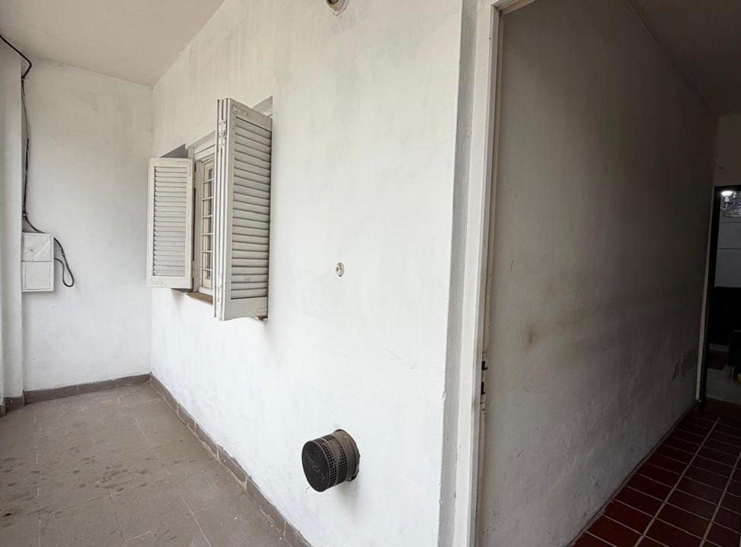 Foto de VENTA PH 2 AMB CON PATIO - CASTELAR - SIN EXPENSAS, imagen 2