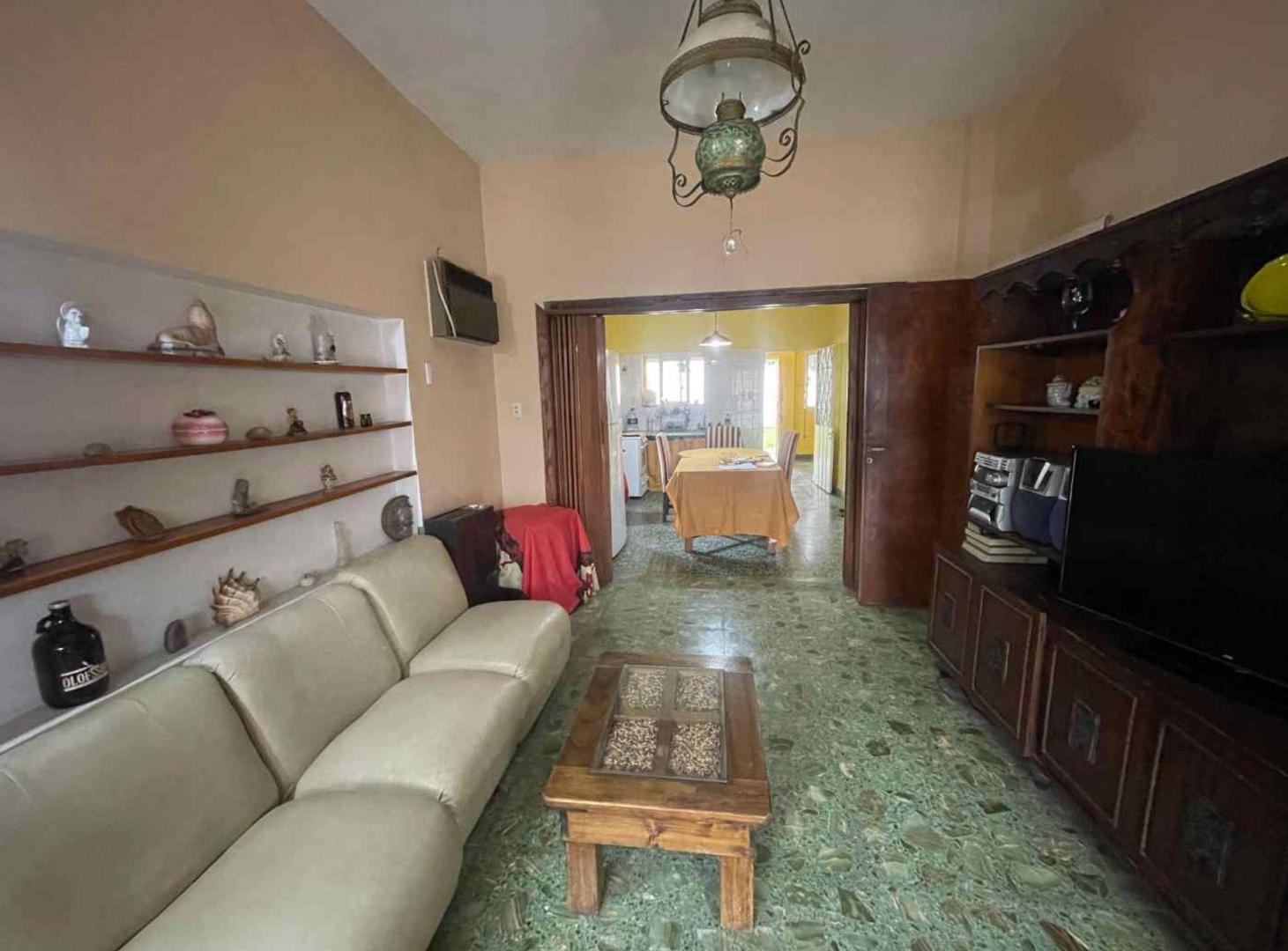 Foto de Venta Casa 3 Amb, Hurlingham, C/cochera y Patio., imagen 3