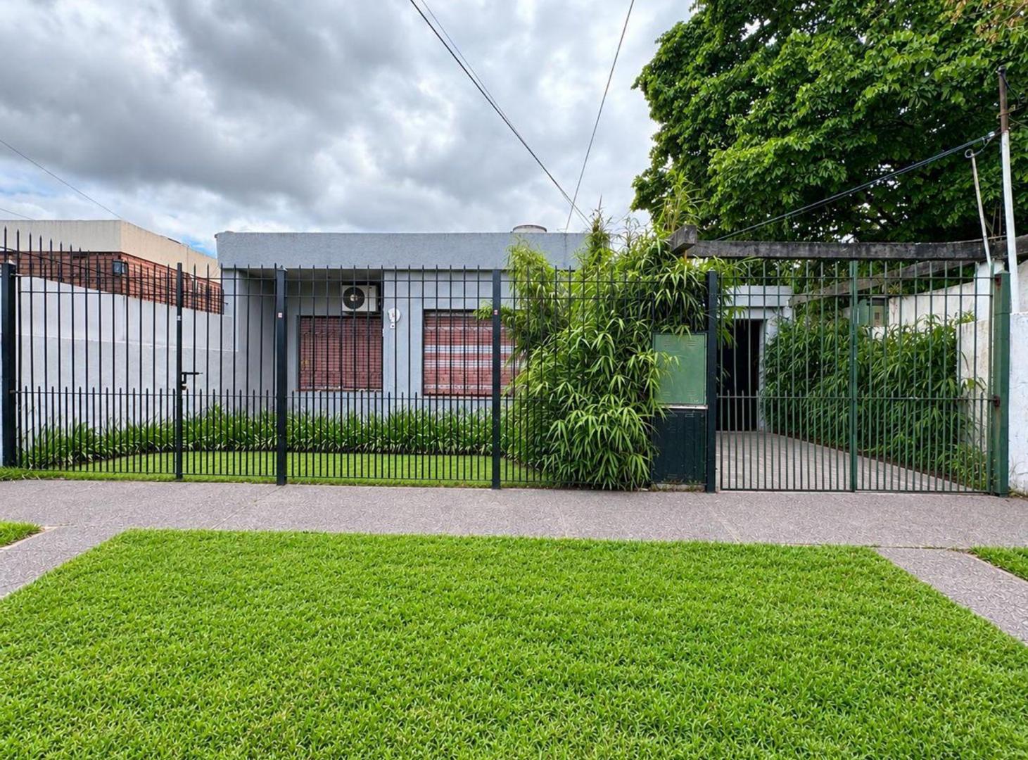 Foto de VENTA 2 CASAS LOTE PROPIO - OPORTUNIDAD! ITUZAINGO, imagen 1