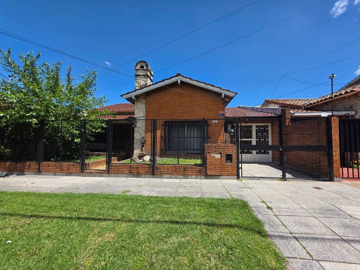 Foto de VENTA CASA 3 AMBIENTES C/PATIO COCHERA HURLINGHAM, imagen 3