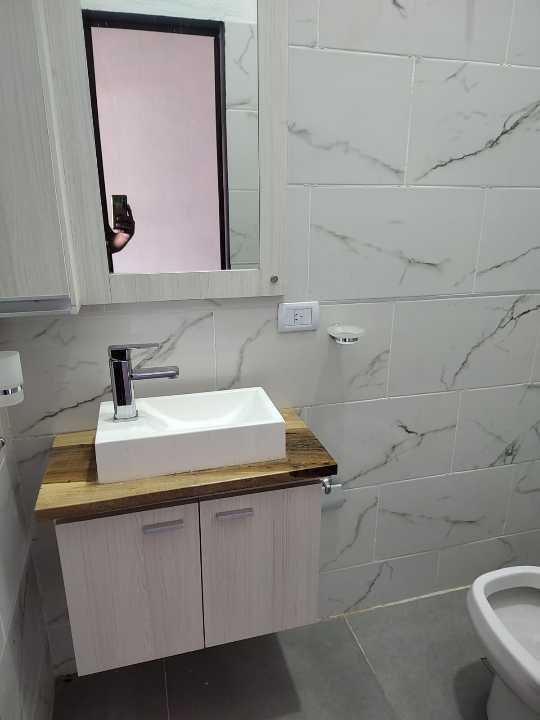Vendo 2 Dorm. con Cochera Sobre Av 5