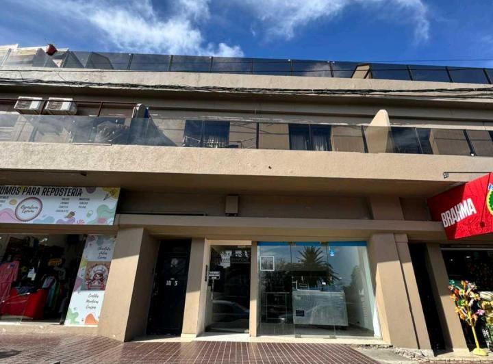 Se vende departamento 1 dormitorio pileta 3
