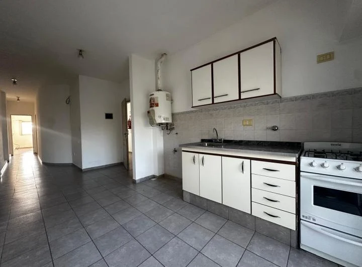 Departamento en alquiler. Ubicado en 118 69 y 70 3