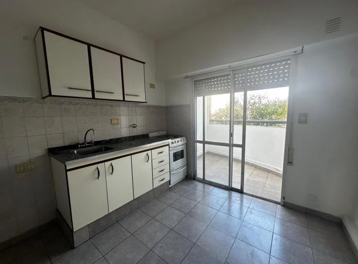 Departamento en alquiler. Ubicado en 118 69 y 70 1
