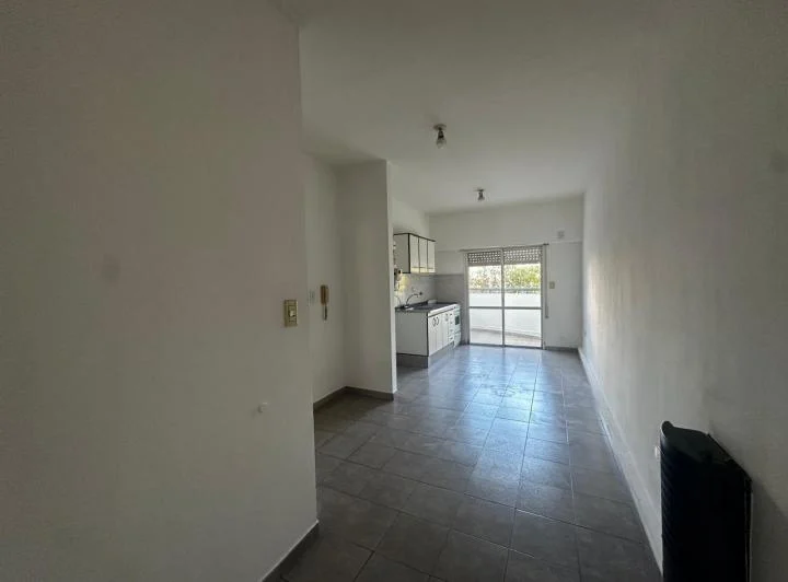 Departamento en alquiler. Ubicado en 118 69 y 70 4