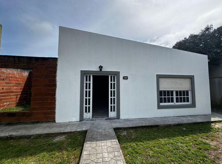 Departamento monoambiente en alquiler. 653 9 y 10. Sicardi 2
