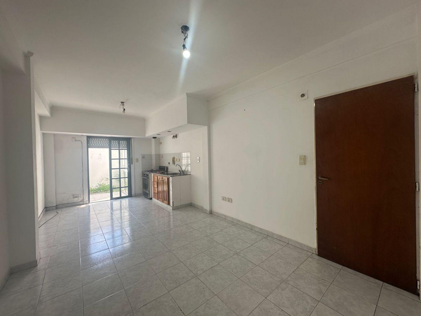 Departamento en alquiler. Ubicado en 65 118 y 119