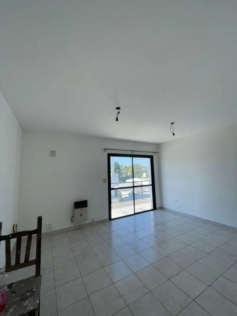 Departamento en alquiler. Ubicado en 118 67 y 68 3