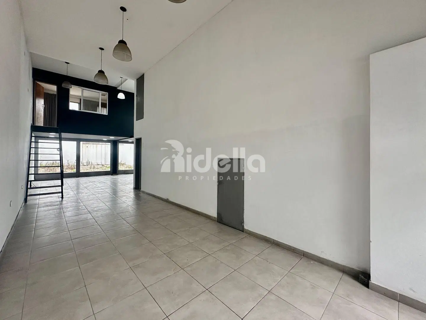 Bloque mixto | Renta neta estimada 7,5% | USD 2.050 mensuales proyectados 5