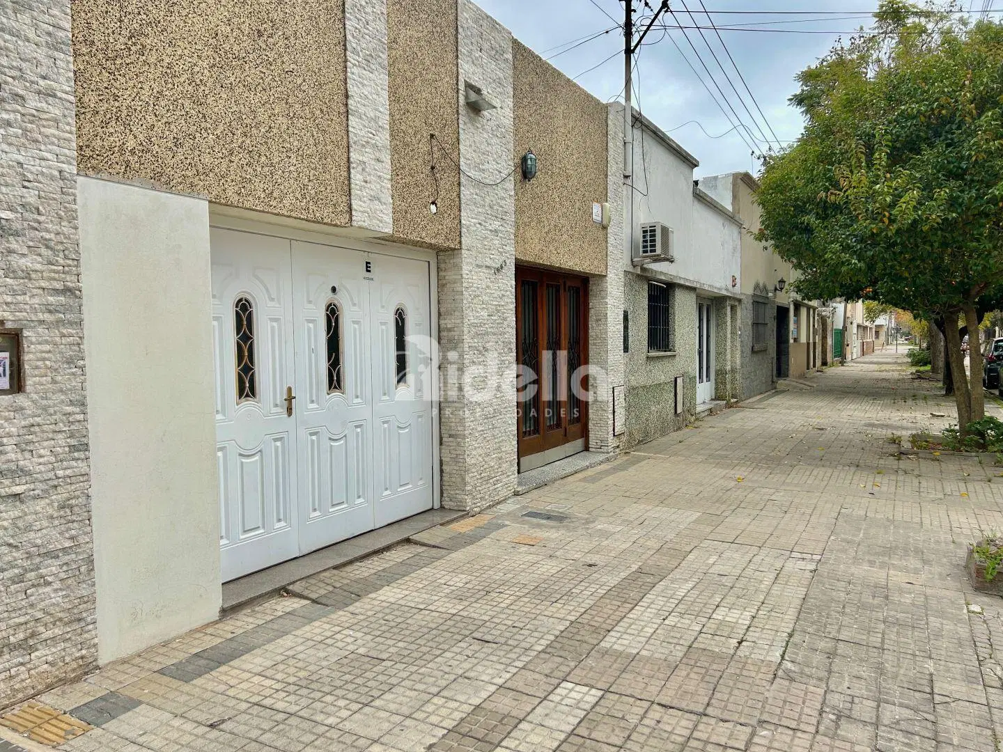 Casa en venta - 3 dormitorios - 2 cocheras y espacio independiente - Lote 7.5x40 2