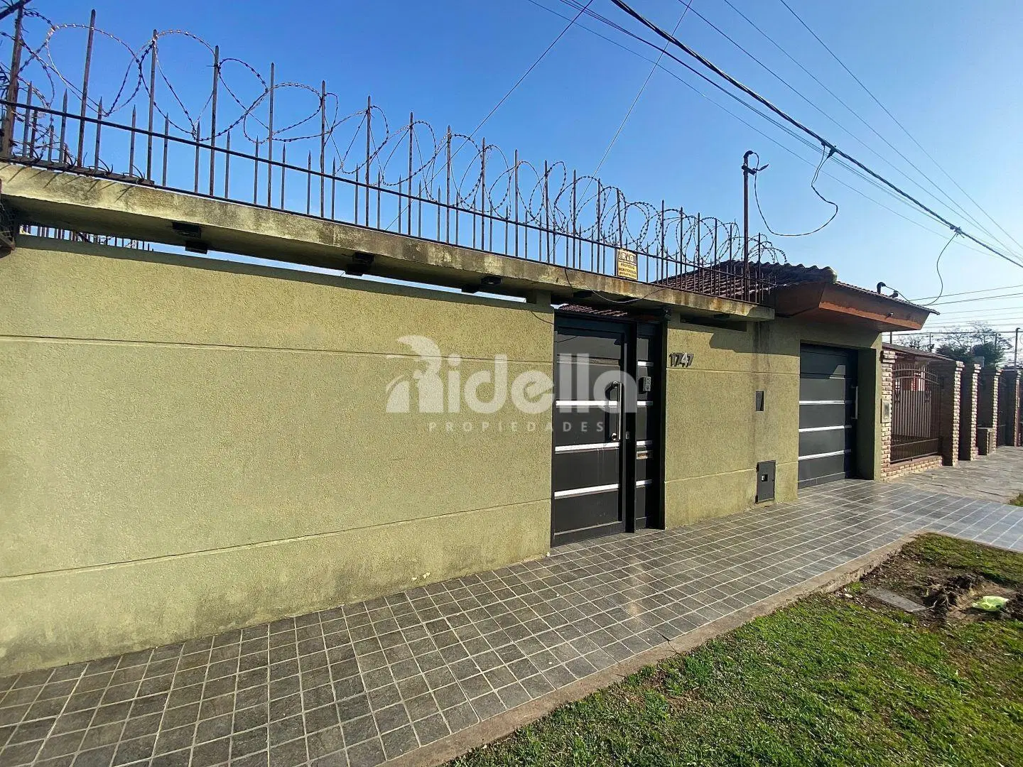Casa 3 dorm. con suite, galería y gran jardín con pileta Apta Banco/Berisso 5