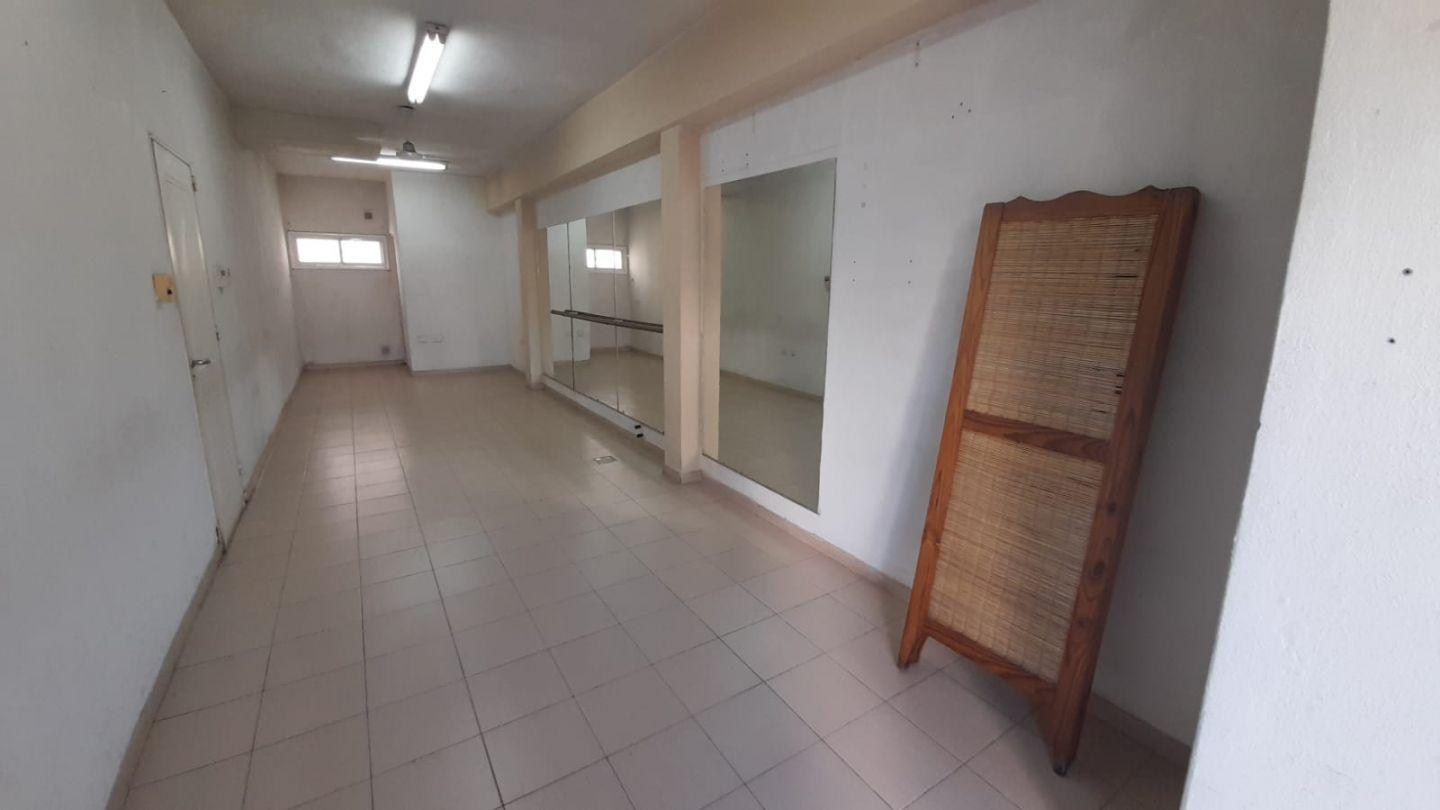 Foto de Local Comercial Alquilado | Renta Neta 6,9% USD | Frente a Plaza Matheu, imagen 1