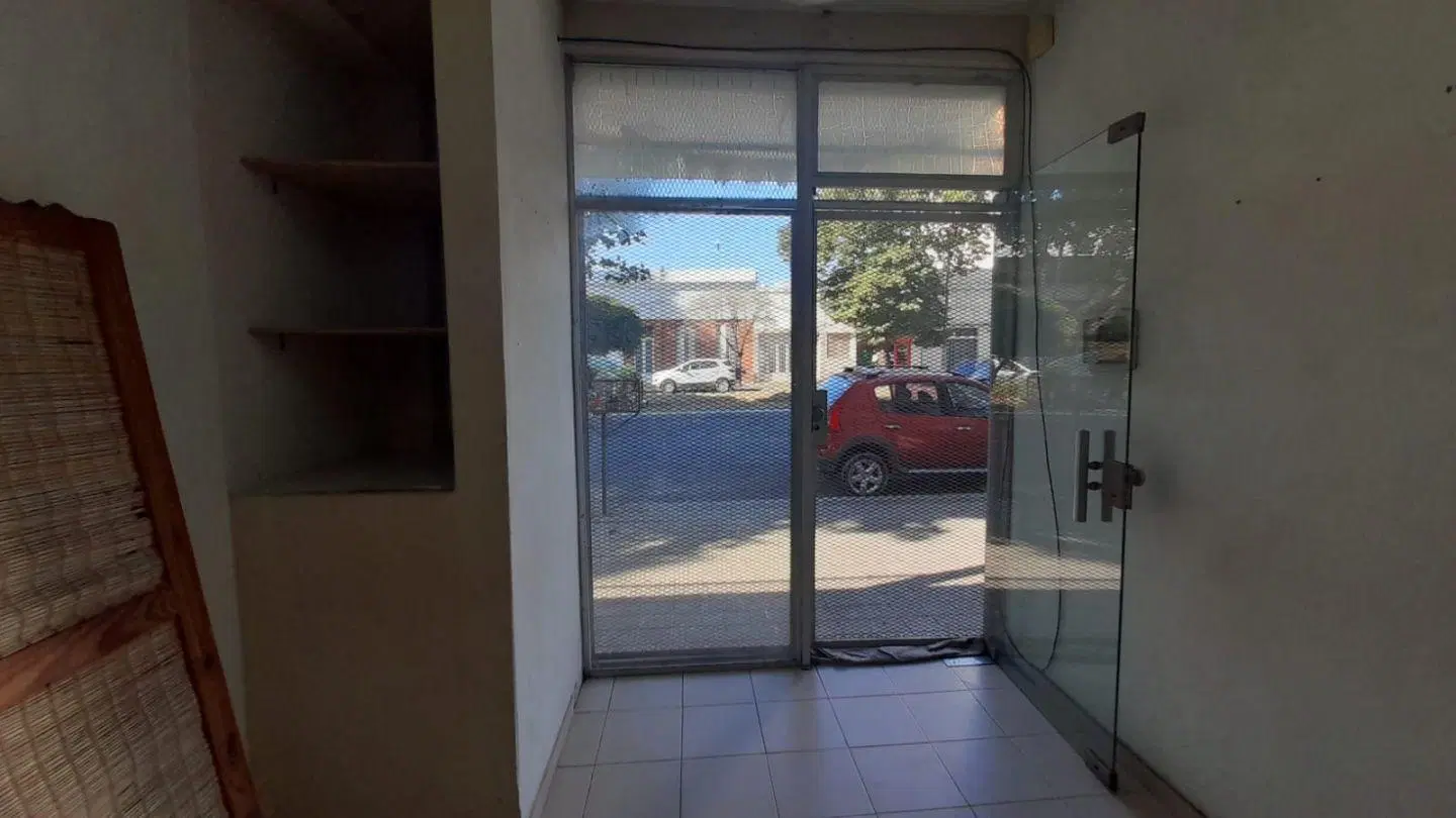 Local Comercial Alquilado | Renta Neta 6,9% USD | Frente a Plaza Matheu 4
