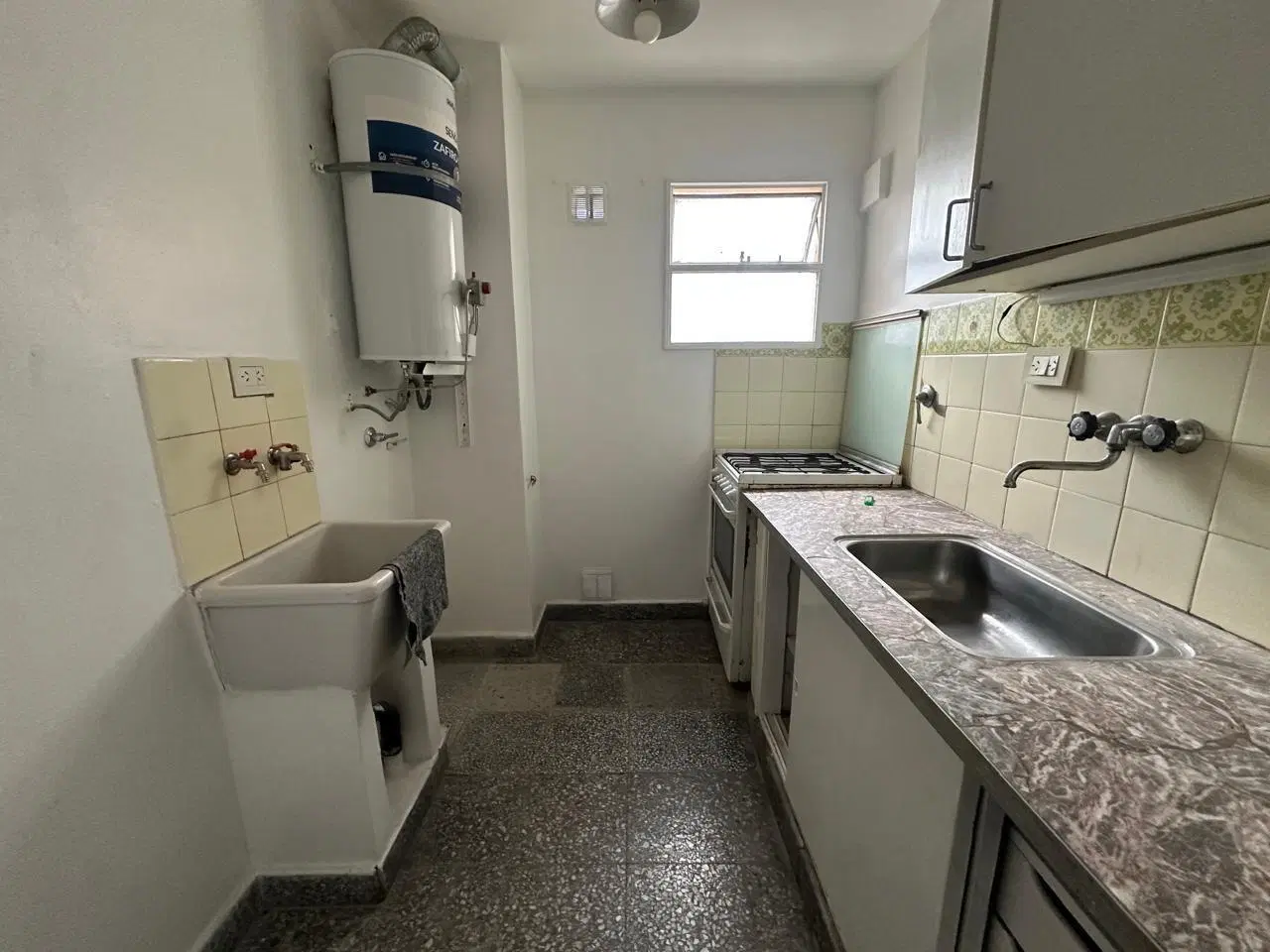Departamento en alquiler. Ubicado en 47 2 y 3 8