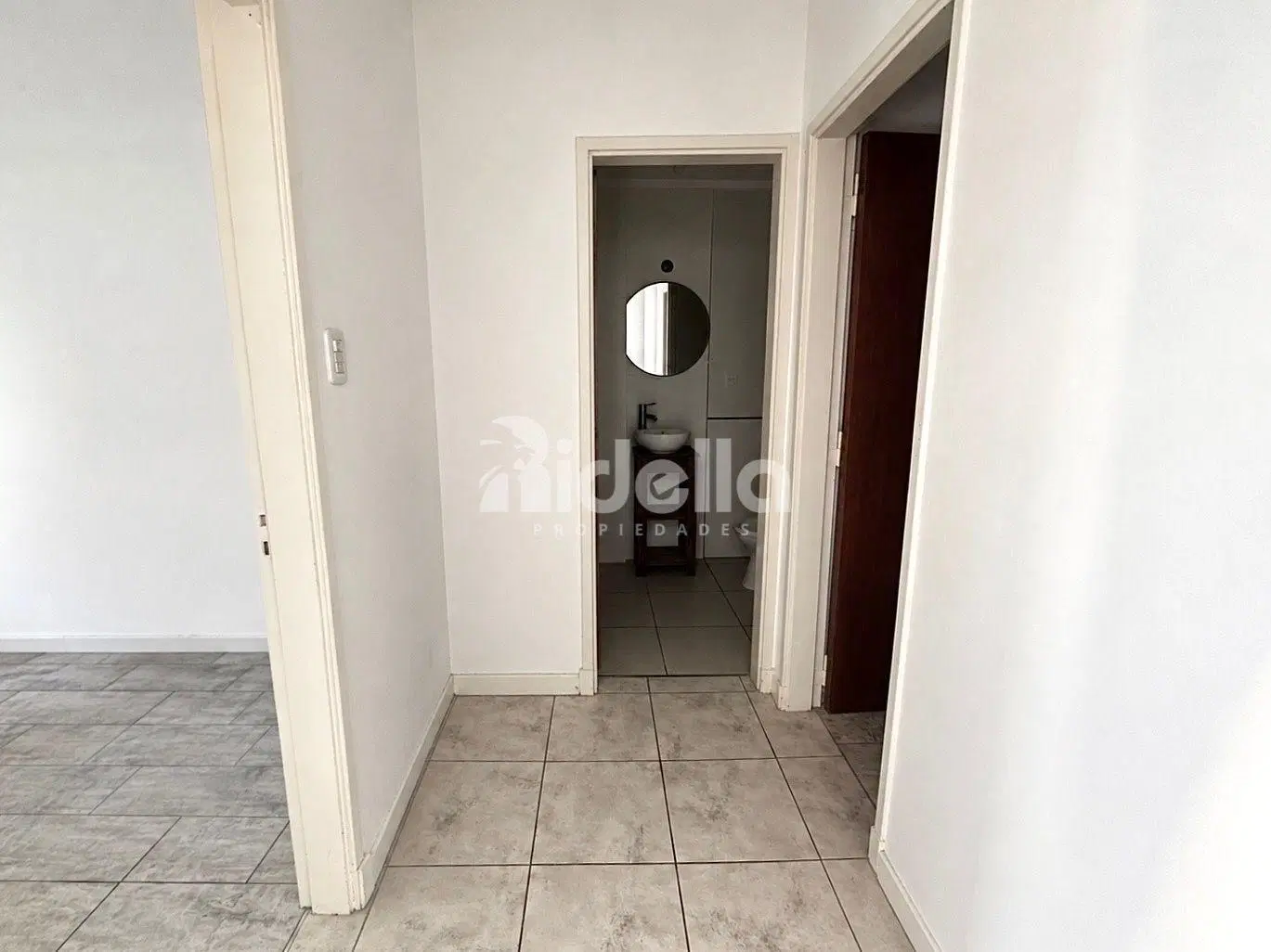 Casa reciclada de 2 dormitorios con parque y cochera - Berisso 3