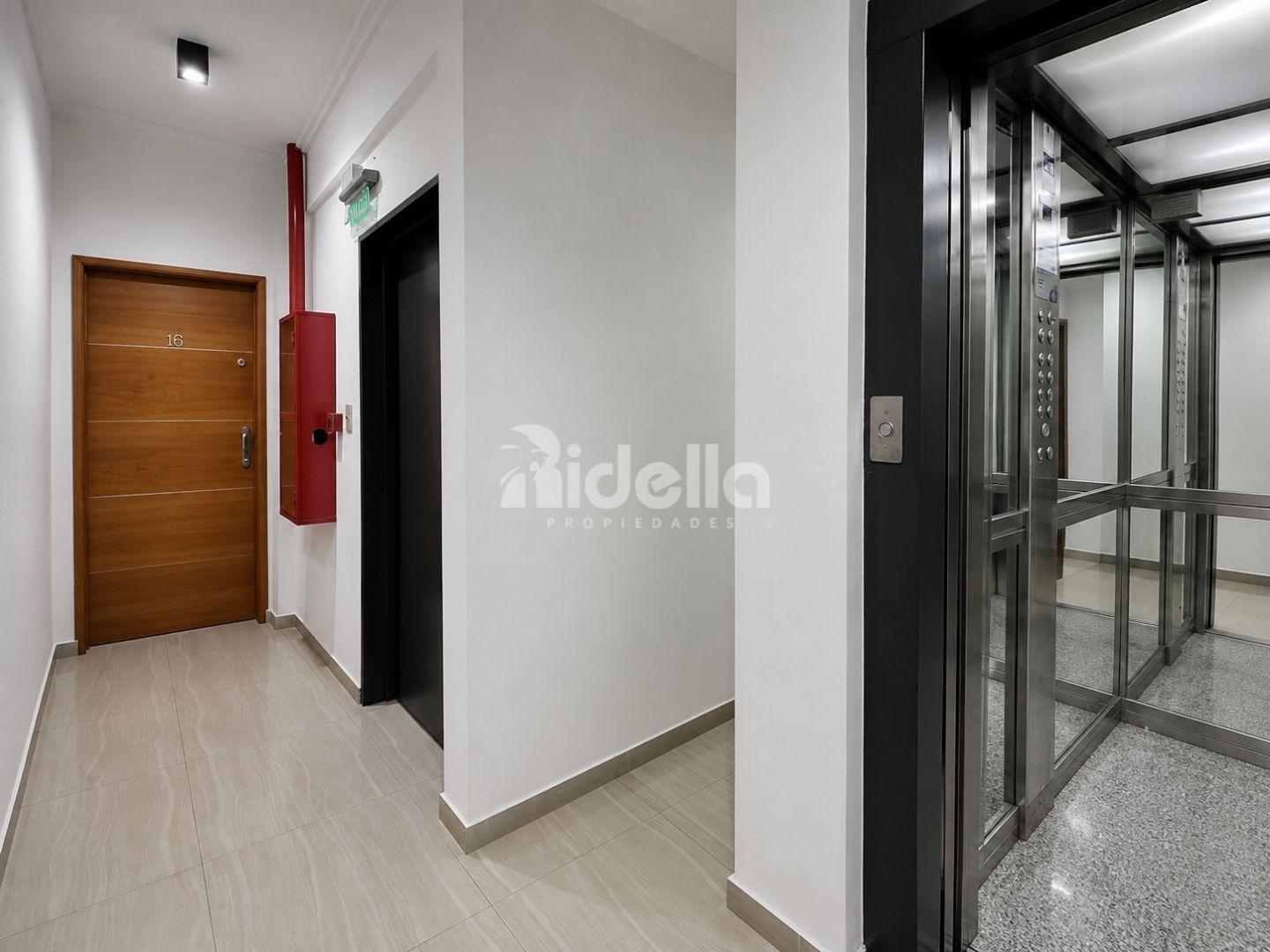 Foto de **Venta Departamento 1 Dormitorio con Cochera y Balcón Av. 19, La, imagen 3