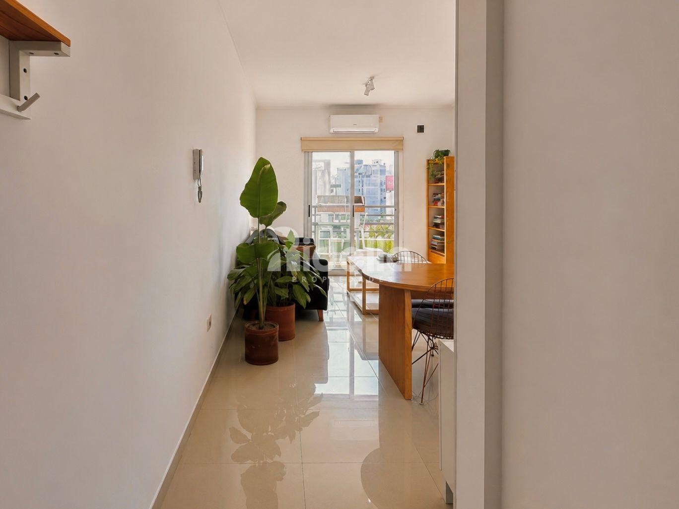 Foto de **Venta Departamento 1 Dormitorio con Cochera y Balcón Av. 19, La, imagen 1