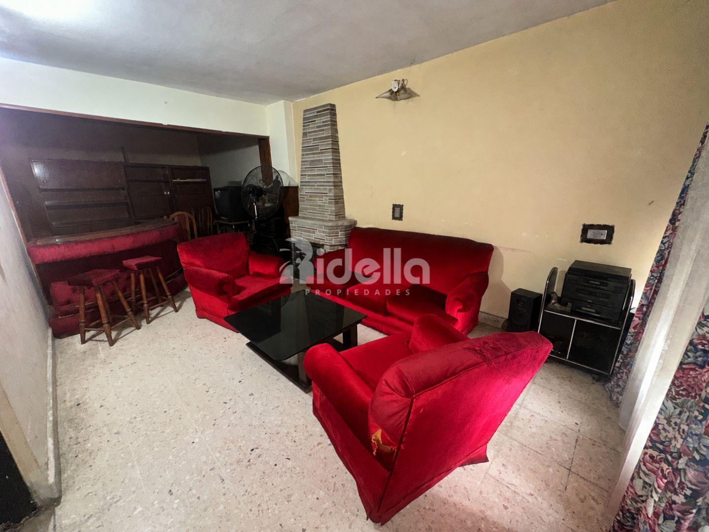 Foto de **Propiedad con dos viviendas, local independiente y cochera Uso, imagen 3