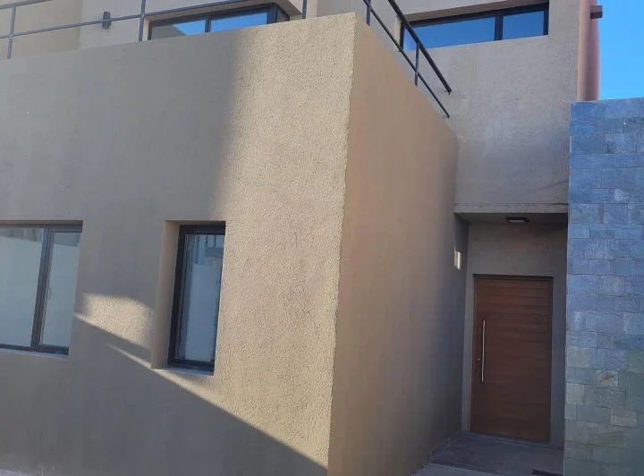 Inmoiliaria alquila casa 3 dormitorios Ayres de Limay Neuquén 2