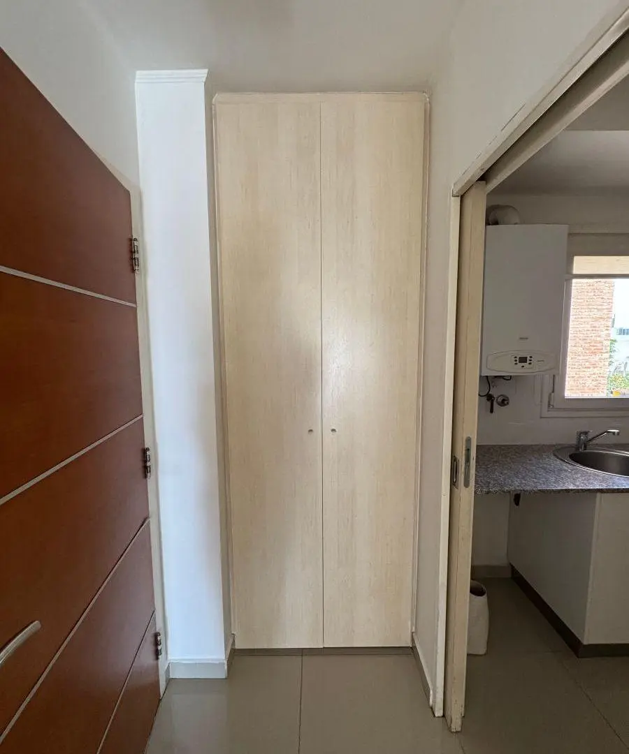 Inmobiliaria vende semipiso de 2 dormitorios con cochera y baulera Centro Neuquén 8