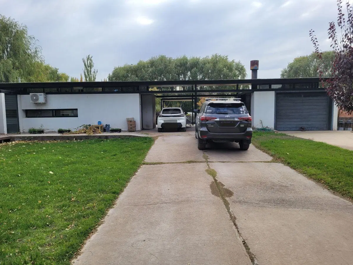 Inmobiliaira alquila casa quinta AMOBLADA Y EQUIPADA con piscina y seguridad Cipolletti 2