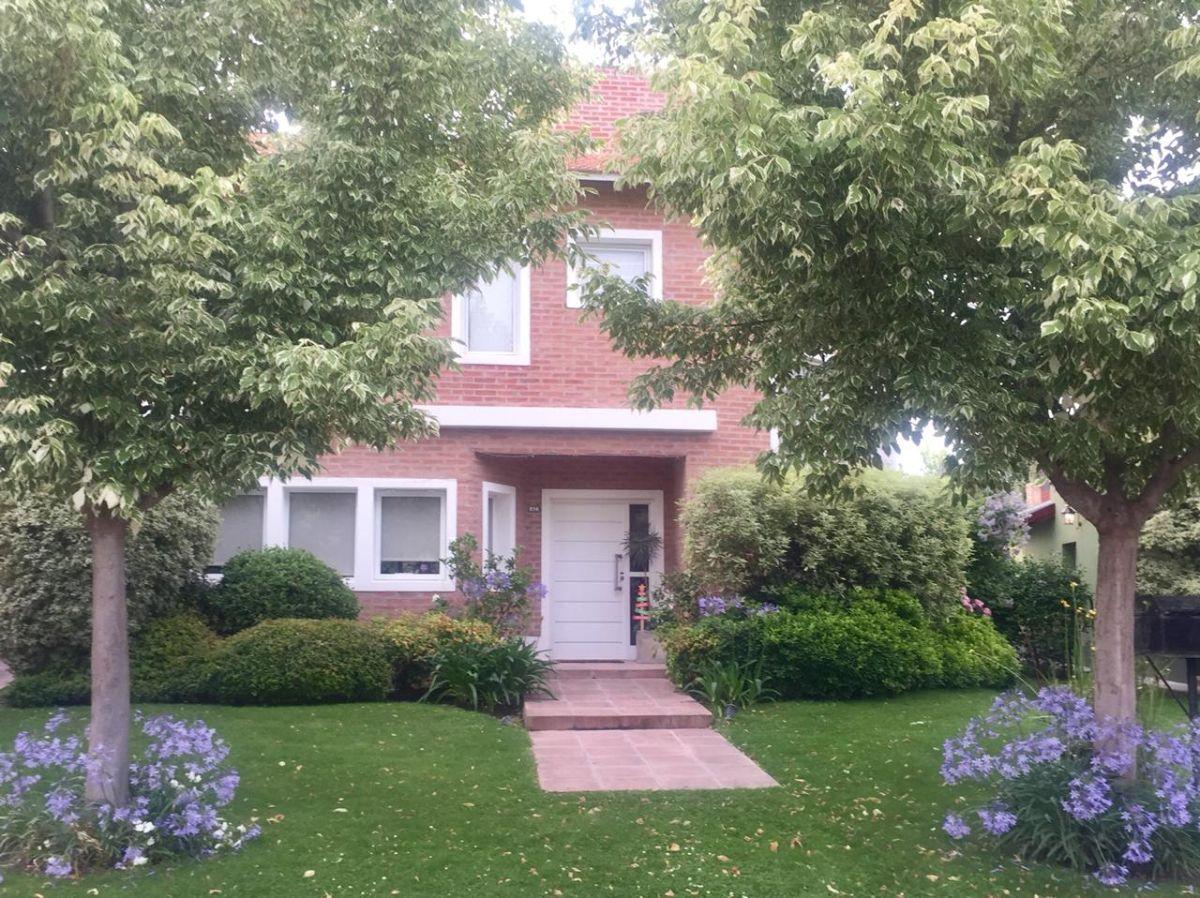 Inmobiliaria vende casa en Rincón Club de Campo Neuquén Capital