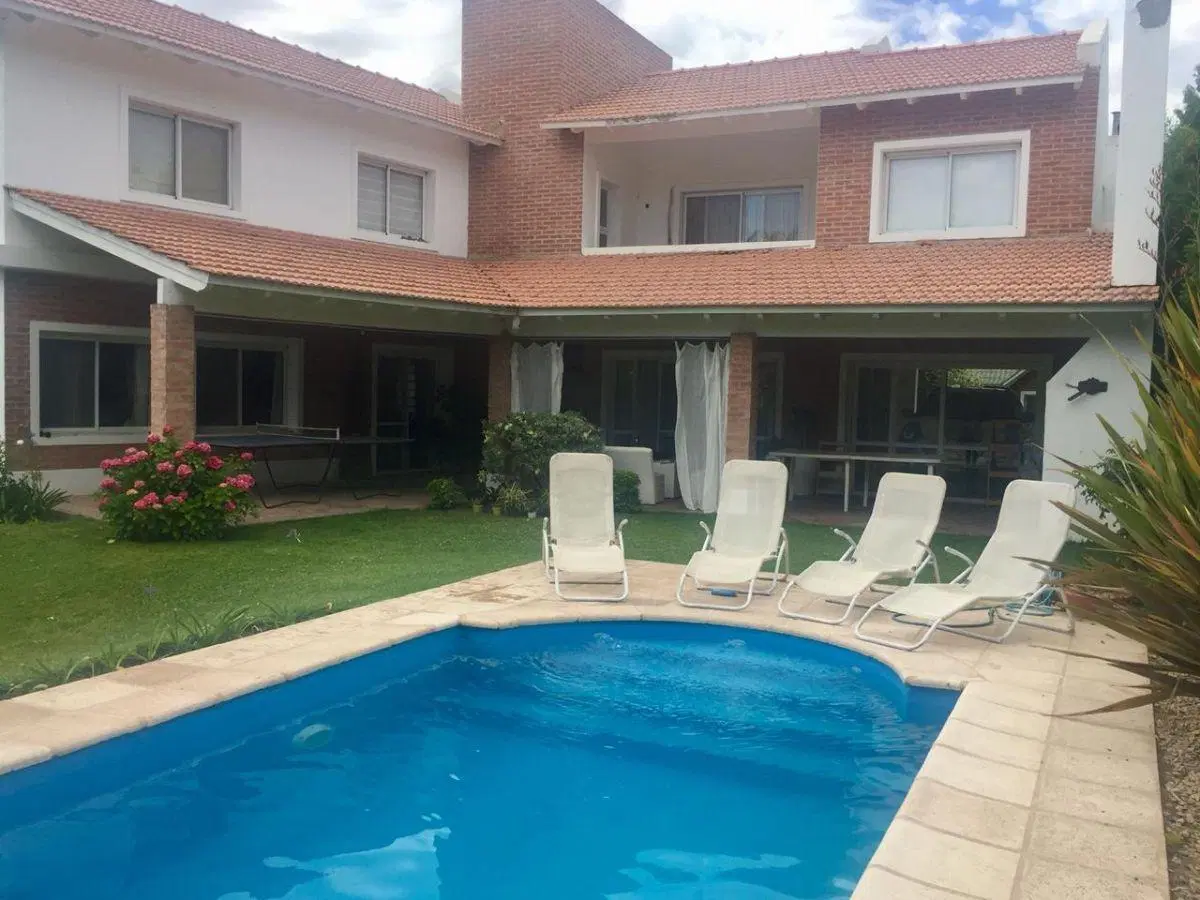 Inmobiliaria vende casa en Rincón Club de Campo Neuquén Capital 2