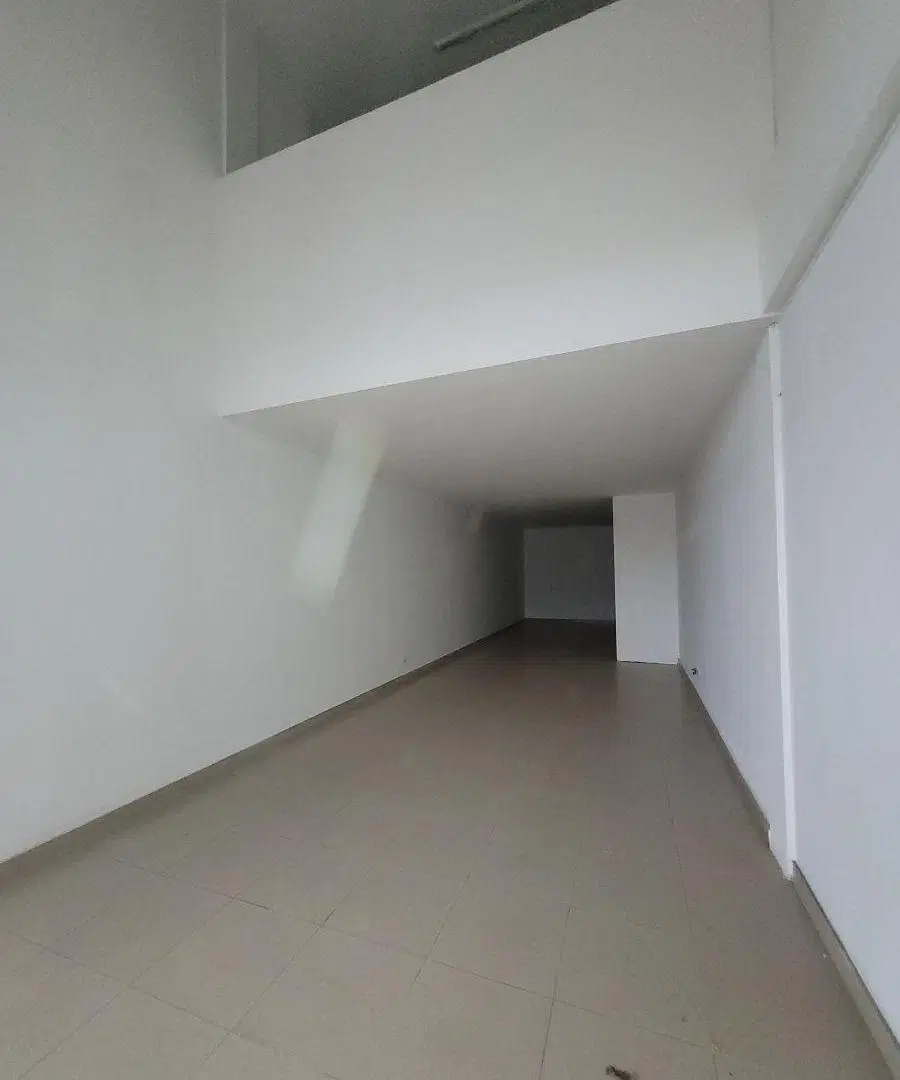 INMOBILIARIA ALQUILA LOCAL 108 M2 EN 2 PLANTAS CENTRO SUR 5