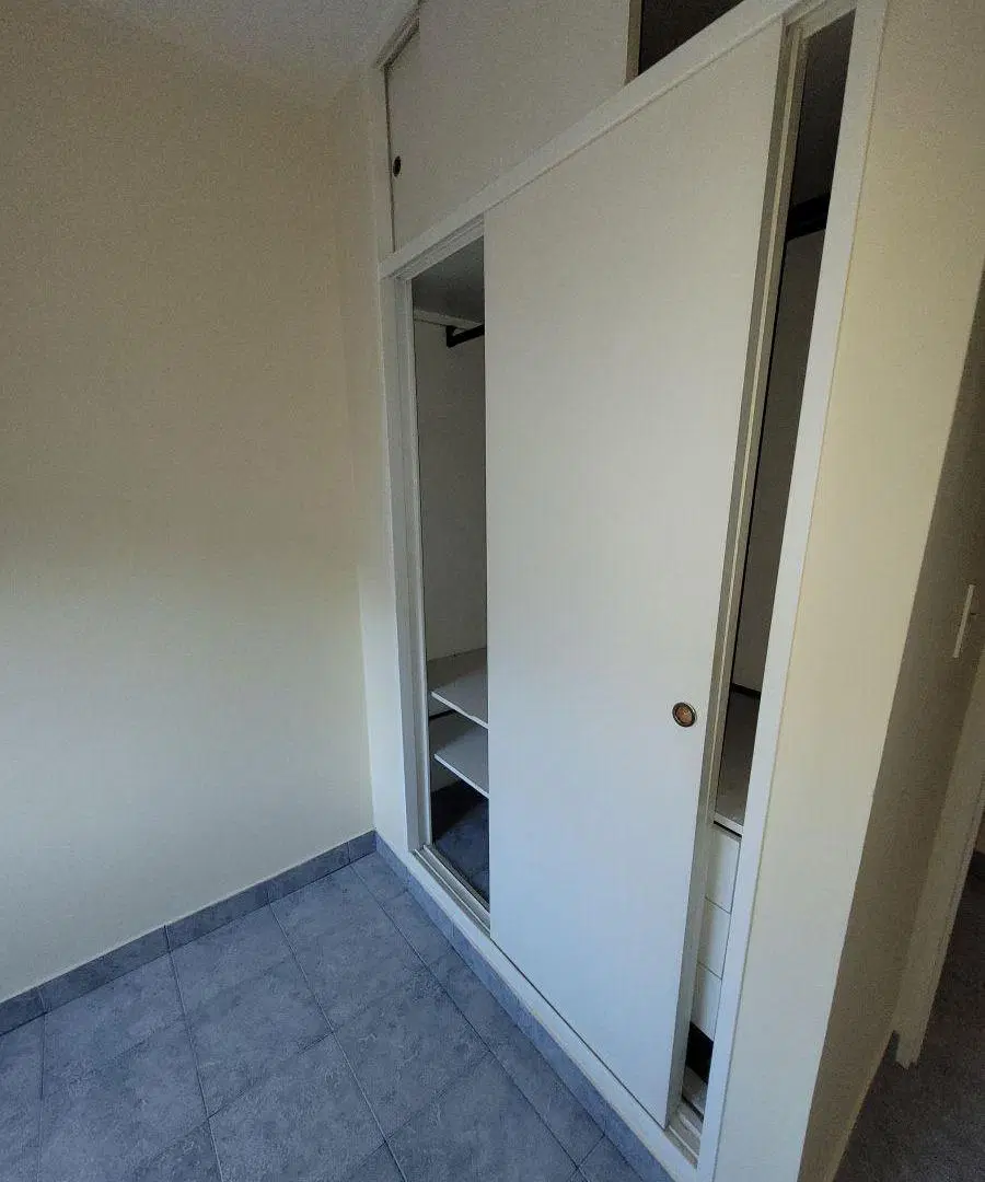 Inmobiliaria alquila departamento 2 dorm primer piso por escalera. 4
