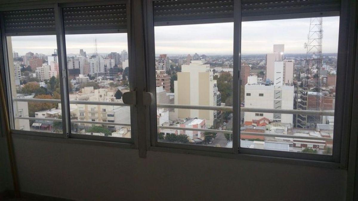 Foto de Venta departamento 2 dormitorios con cochera centro Nqn APTO CREDITO, imagen 2