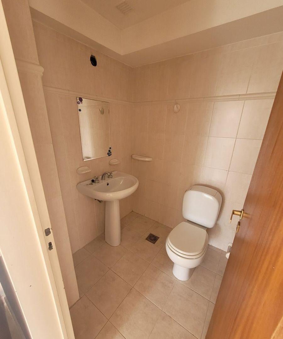Foto de Venta departamento 2 dormitorios con cochera centro Nqn APTO CREDITO, imagen 3