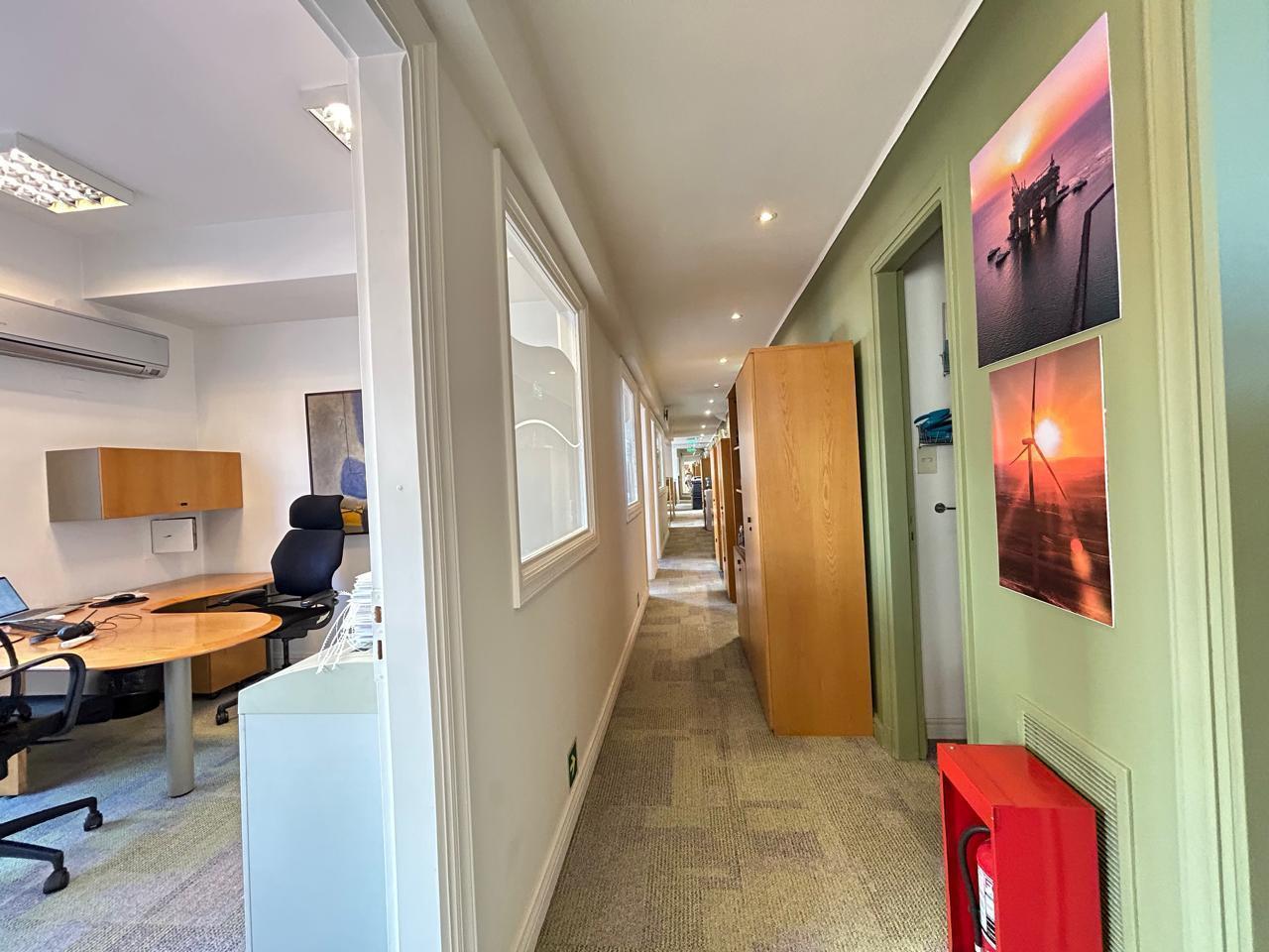 Excelente Oficina en Alquiler - 180 m2 cub - AV Cordoba esquina Alem - Caba
