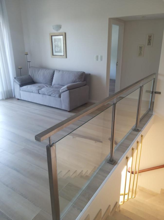 Foto de Excelente Casa 4 dorm dep - en barrio Santa Barbara !, imagen 2