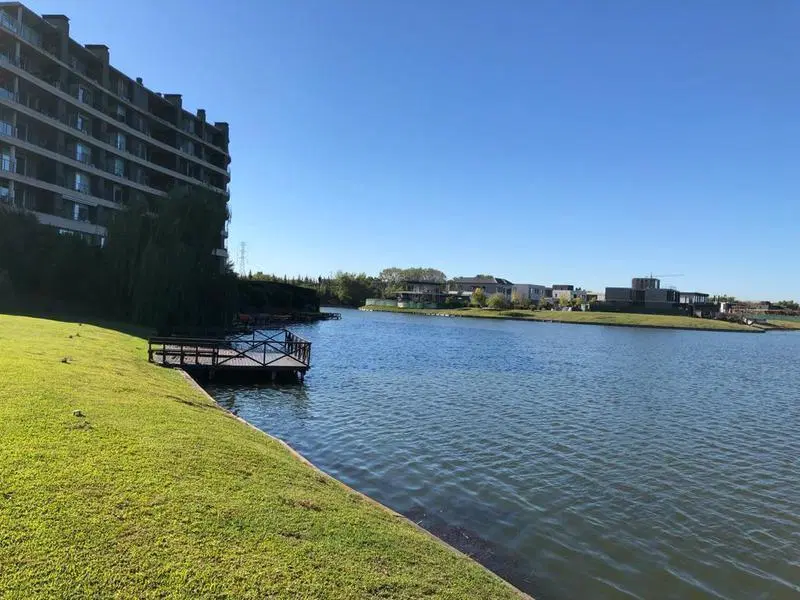 Depto 3 ambientes en venta PB con jardin, muelle y vista a la Laguna Central - NORDELTA 8