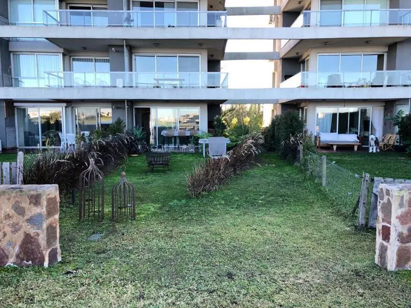 Depto 3 ambientes en venta PB con jardin, muelle y vista a la Laguna Central - NORDELTA 2