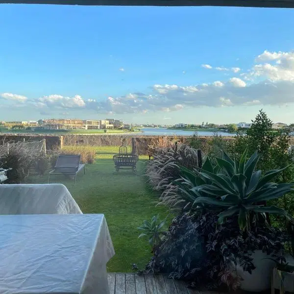 Depto 3 ambientes en venta PB con jardin, muelle y vista a la Laguna Central - NORDELTA 3