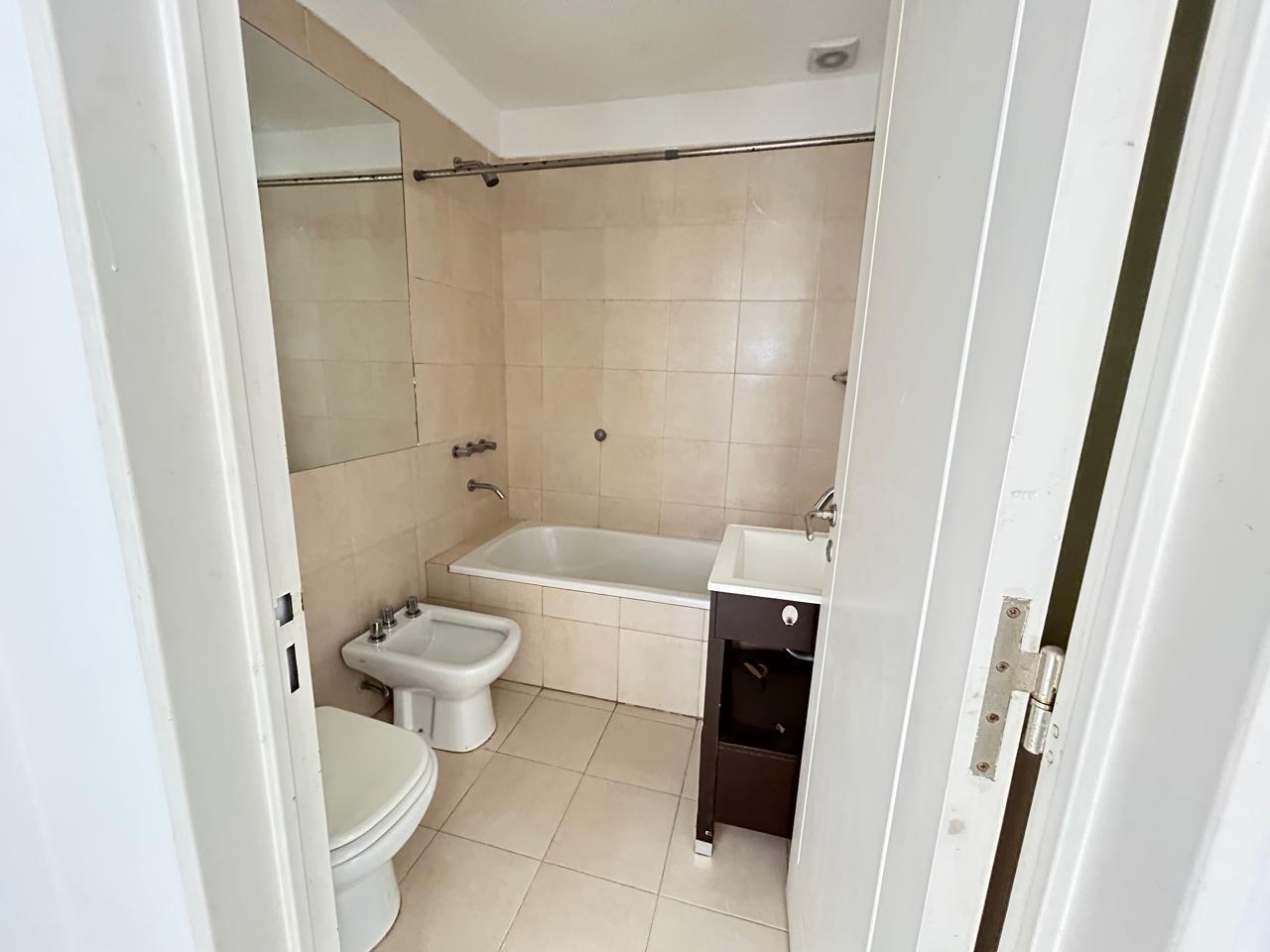 Foto de Departamento · 93 m² · 4 Ambientes · Balcón - 1 Cochera Cubierta, imagen 3
