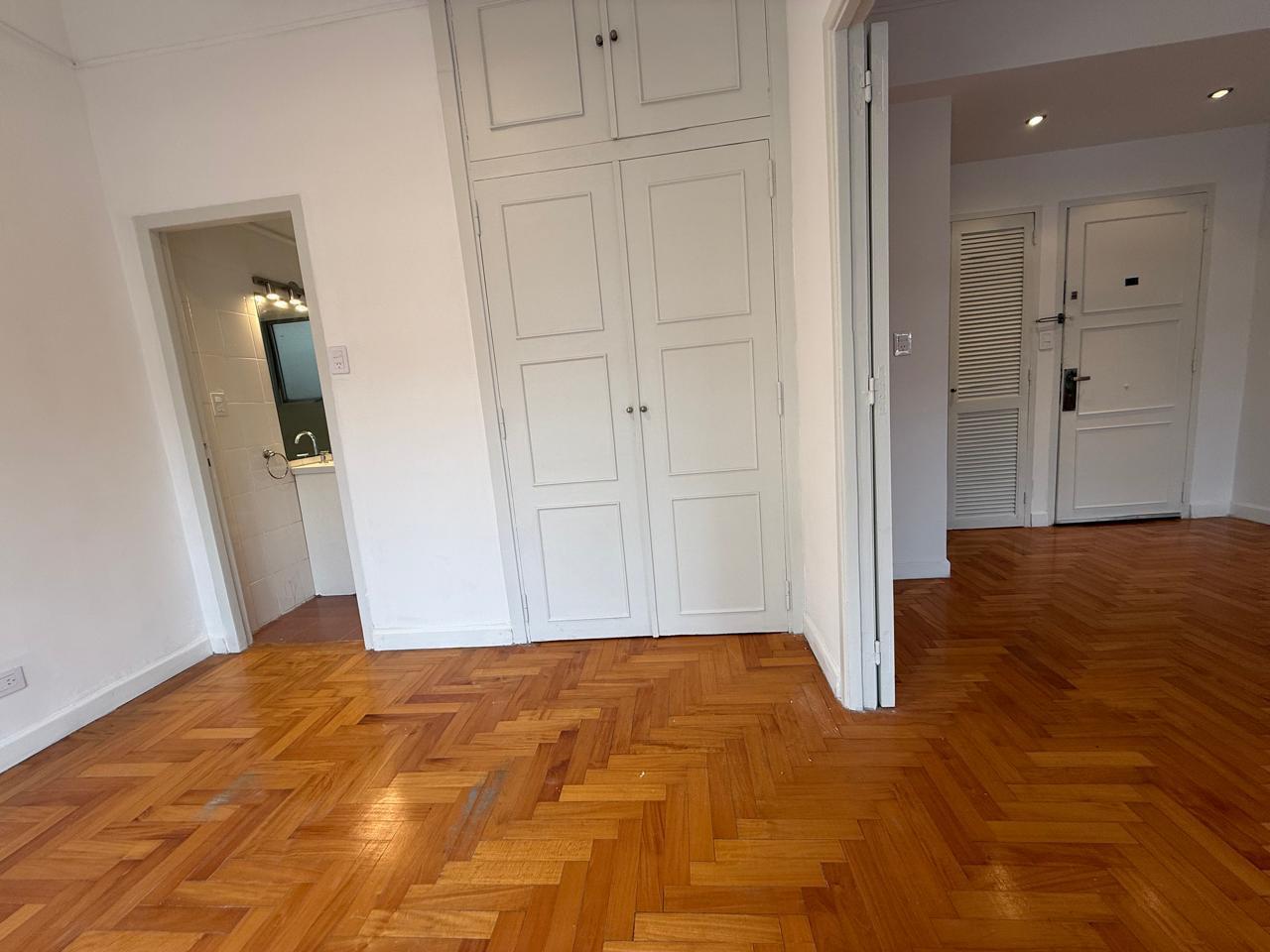 Foto de Alquiler Depto 2 ambientes - Peña y Junin - 7 piso - Frente - Mucha luz, imagen 3