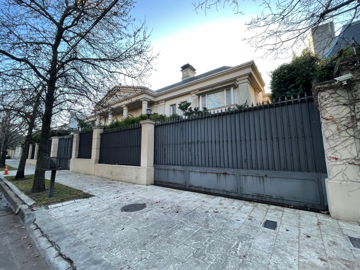 Espectacular Residencia / Casa en Venta Acassuso 1500 m² 5