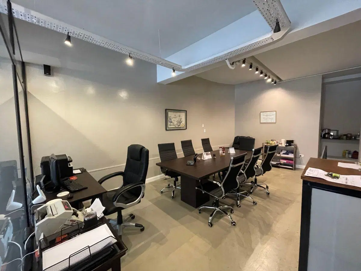 Espectacular Local en Venta - Acassuso 5