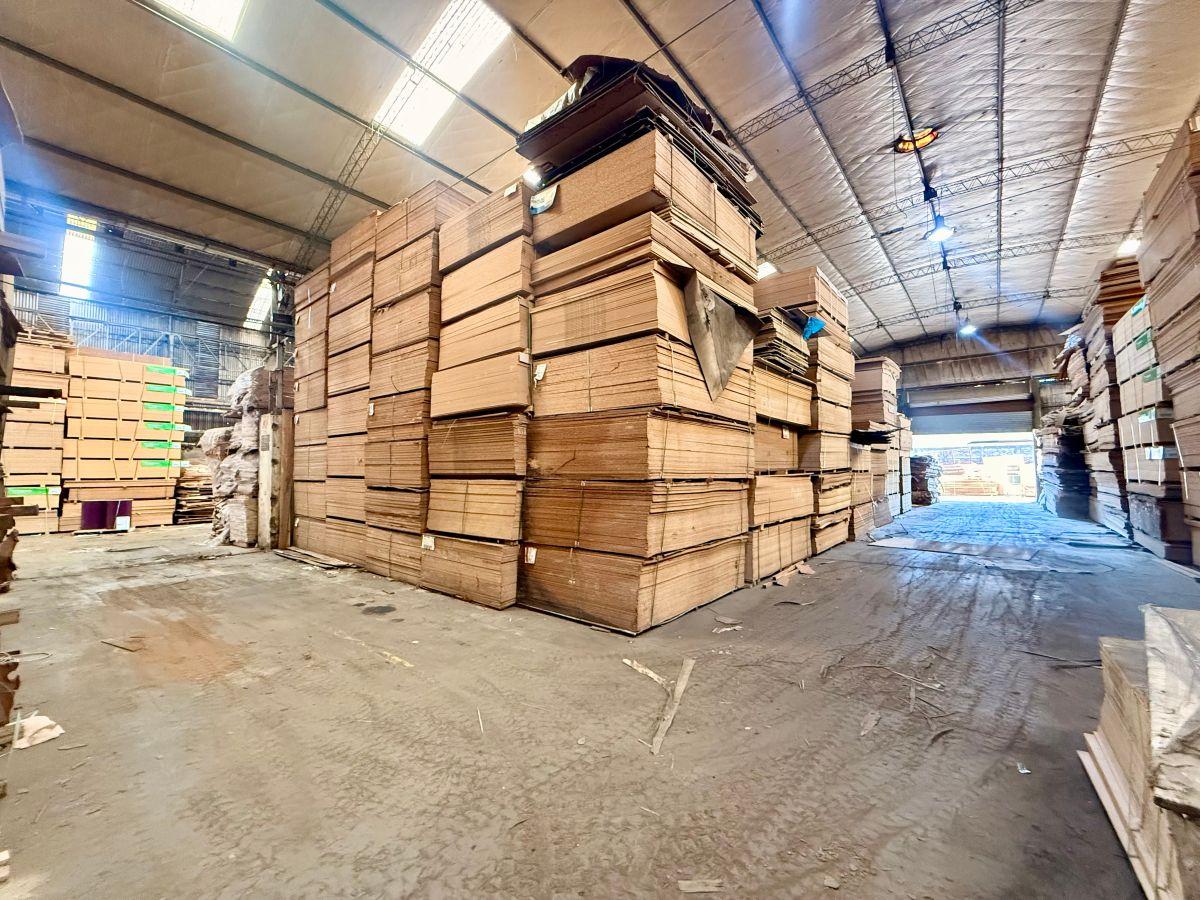Foto de Imponente Galpón Industrial en alquiler, imagen 2