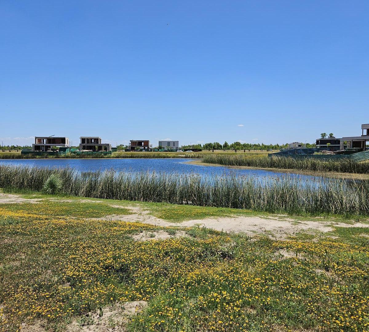 Terreno al agua en Venta en Puertos del Lago (Amarras)