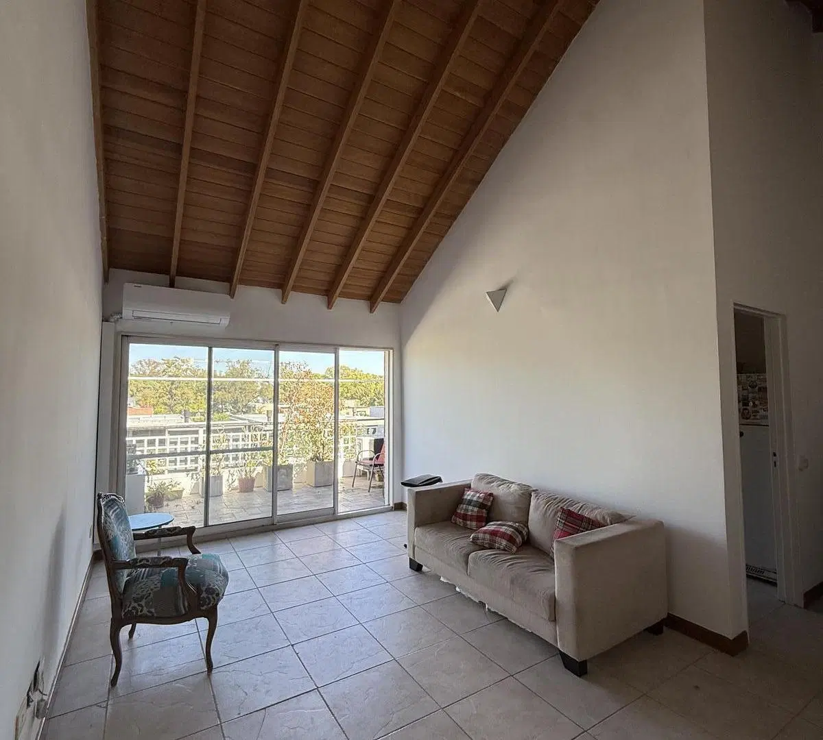 Departamento en Jardines De San Isidro, 3 ambientes, 2 cocheras. 3