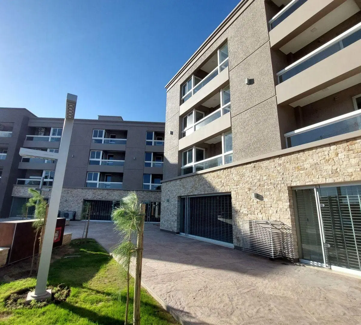 Santa Lucía, dpto. 2 dorm. con cochera 3