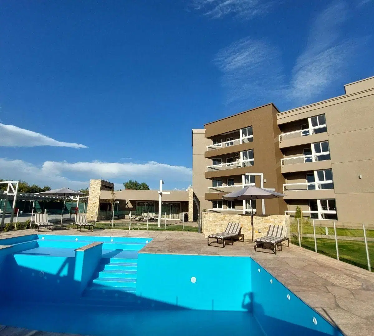 Santa Lucía, dpto. 2 dorm. con cochera 2