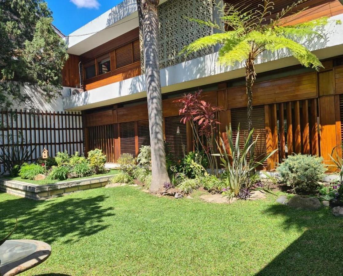 Villa Ballester. Casa 5 ambientes. Con piscina