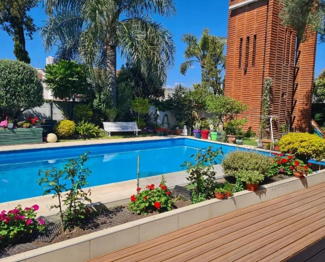 Villa Ballester. Casa 5 ambientes. Con piscina 2