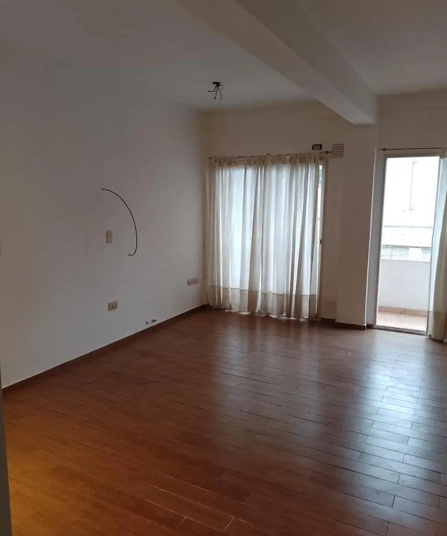 Departamento en 2do piso al frente 4
