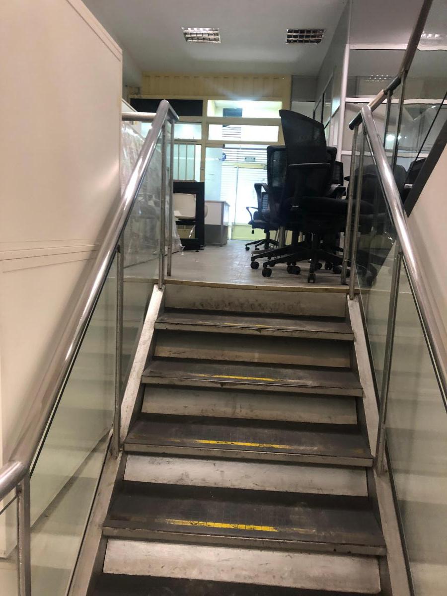 Excelente Local Oficinas 325 m Cub Calle Balcarce, permuta 2
